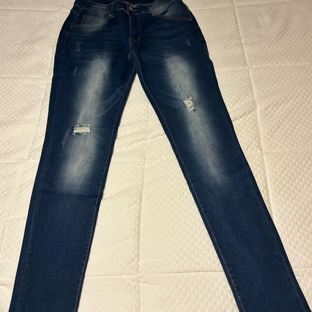 Skinny leg blue jeans